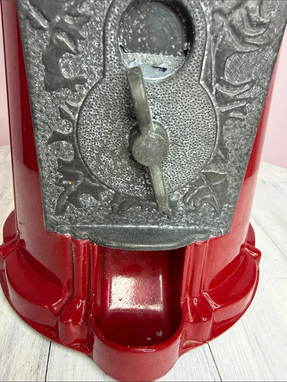 Tai Red Candy/Gumball Dispenser with Clear Globe